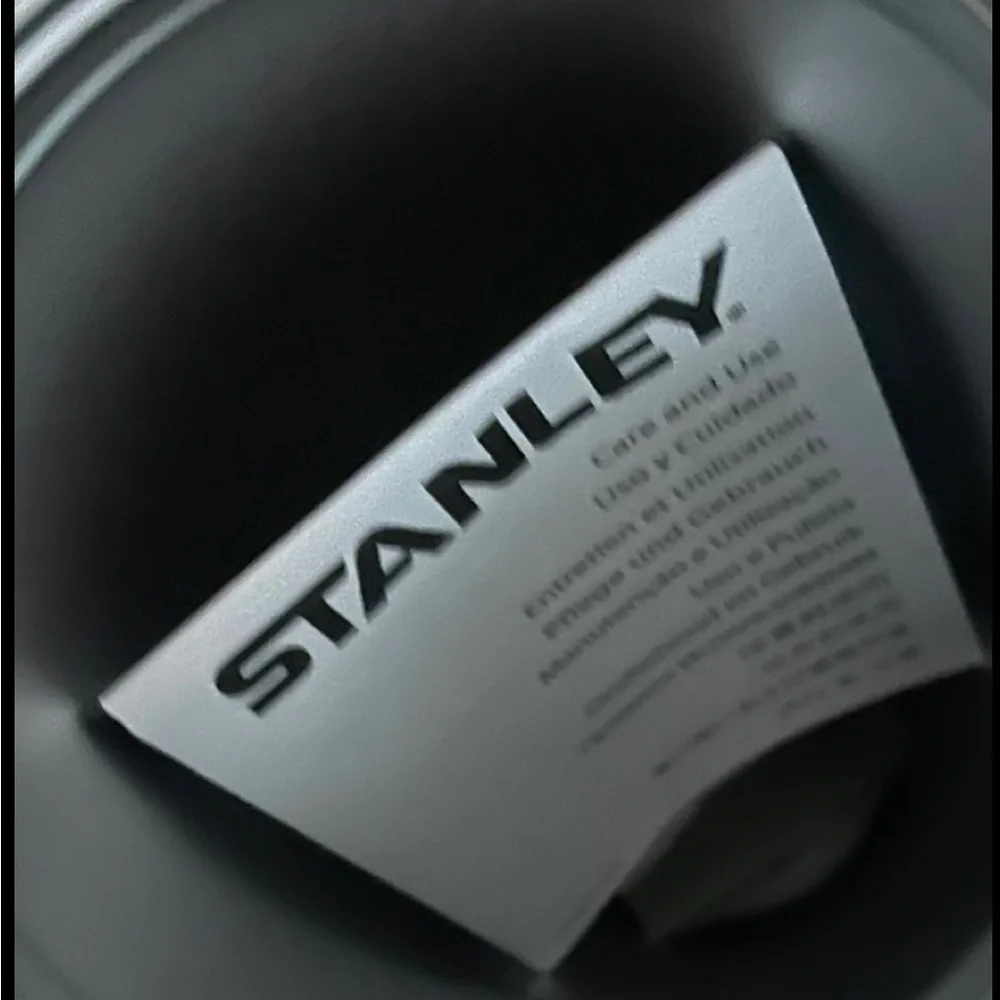NWT Stanley 40oz ELF Red Delicious w/Sparkles FlowState Quencher Tumbler LtdEd - Picture 2 of 5